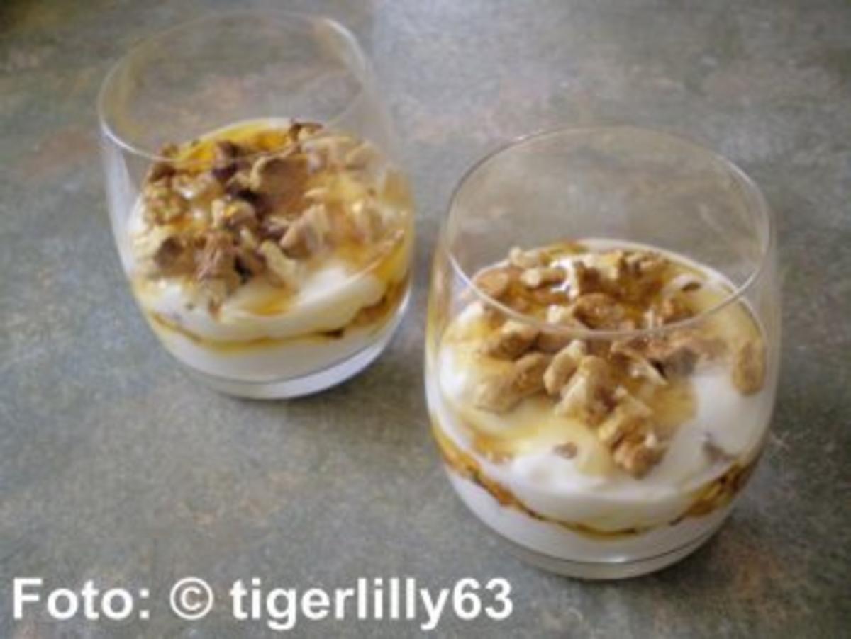 Honig-Joghurt mit Nüssen - Rezept By tigerlilly63
