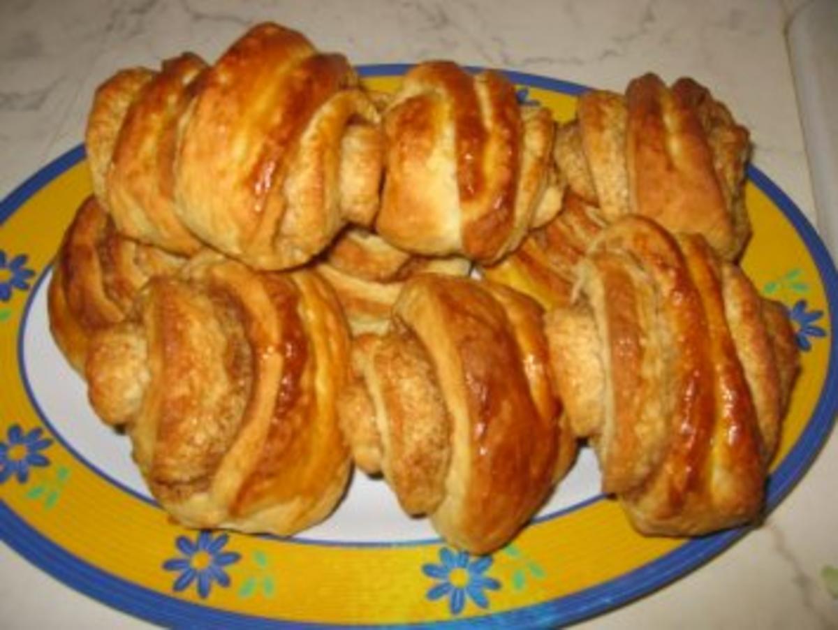 Süße Zimtbrötchen - Rezept mit Bild - kochbar.de