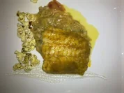 Steinbeißerfilet in Thaicurryaroma, Kokosgelee, Bananenblüte, Currypopcorn - Rezept