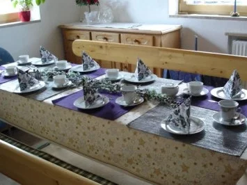 Rezept: Die Kaffeetafel wird eingedeckt Bild Nr. 3 Die Kaffeetafel wird eingedeckt - Rezept - Bild Nr. 3