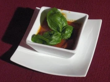 Ingwer-Tomatensuppe mit Hühnchenkeulen - Rezept