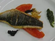 Rücken von der Dorade Royal, dazu Püree von weißen Bohnen und Tomaten mit Zitrone und Purpur-Basilikum - Rezept