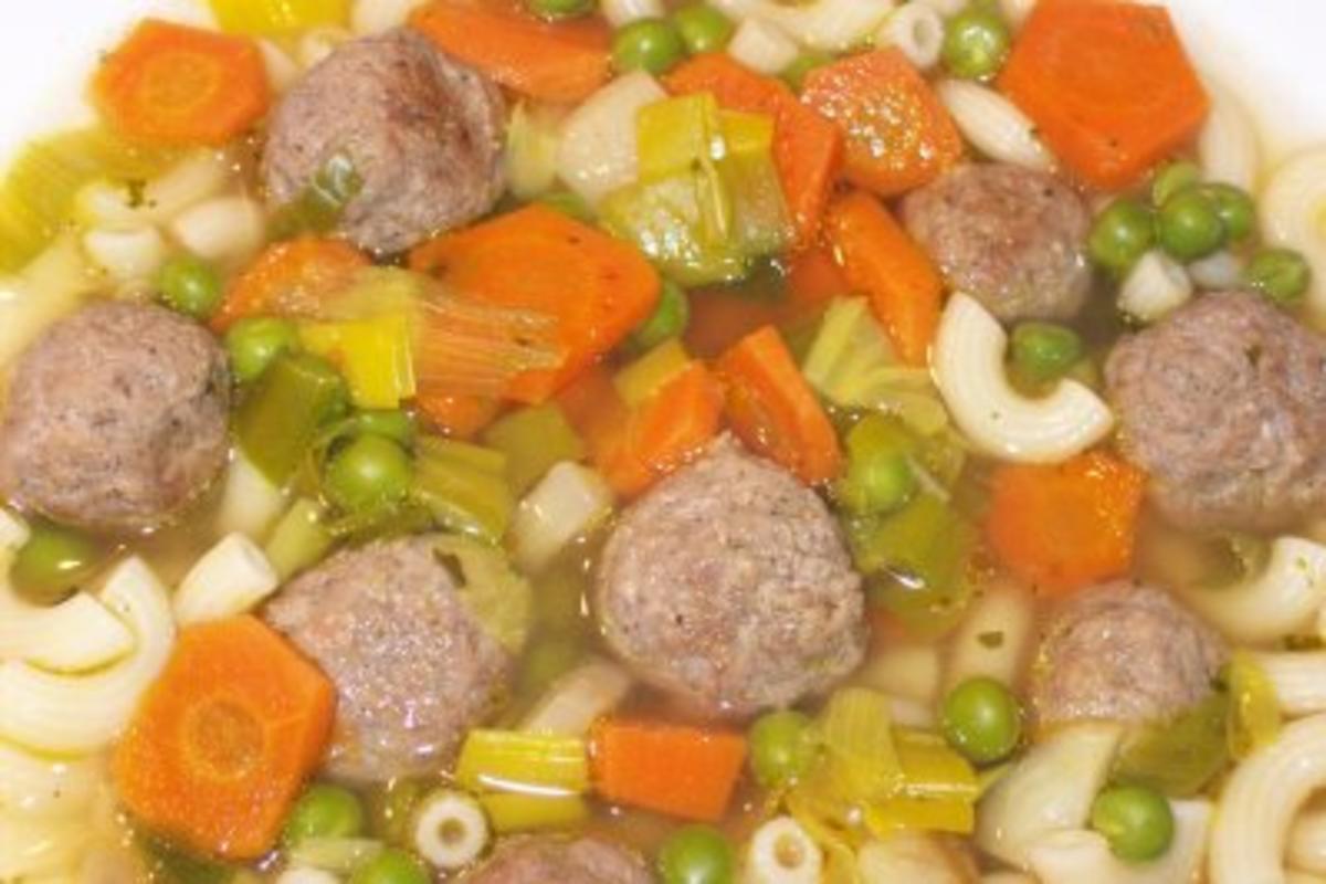 Bilder für Eintopf: Gemüsesuppe mit Nudeln und Hackklößchen - Rezept