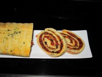 BROT :Herzhafter Salami-Oliven-Kuchen - Rezept