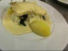 Schellfisch auf Blattspinat mit Senf-Joghurt-Butter und Salzkartoffeln - Rezept