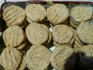 Rezept: Extra zarte Haselnußtaler Extra zarte Haselnußtaler - Rezept