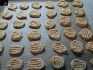 Rezept: Extra zarte Haselnußtaler Bild Nr. 3 Extra zarte Haselnußtaler - Rezept - Bild Nr. 3