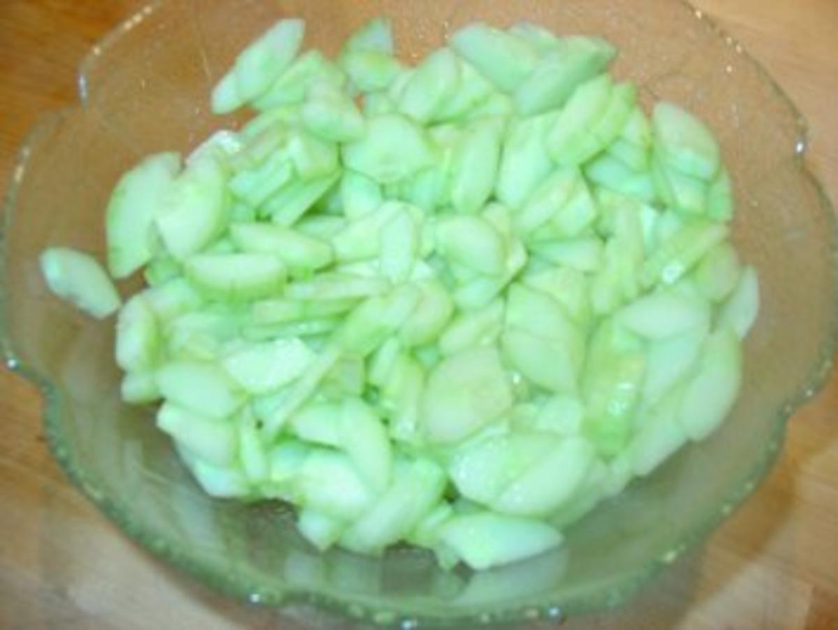 Gurkensalat mit Wasabi-Joghurt-Dressing - Rezept - Bild Nr. 3