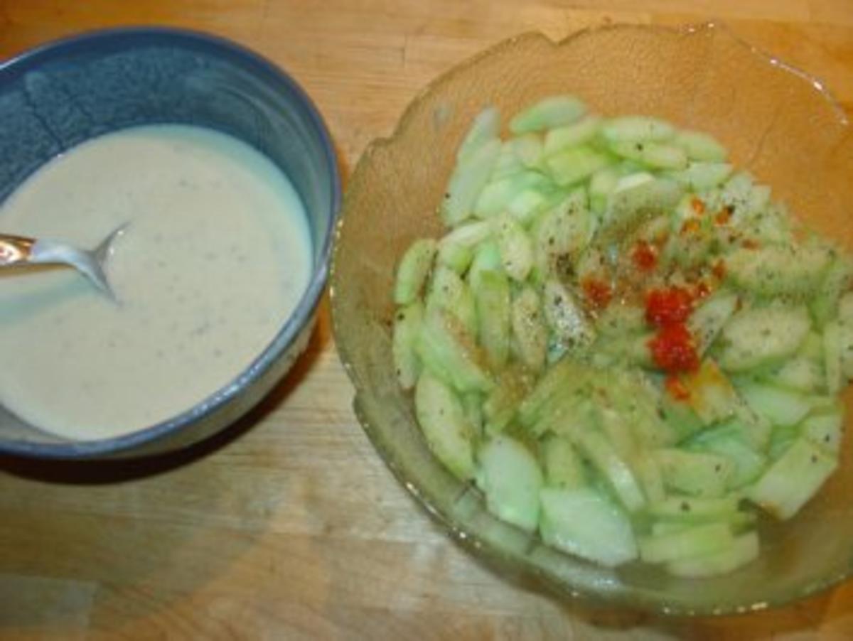 Gurkensalat mit Wasabi-Joghurt-Dressing - Rezept - Bild Nr. 4
