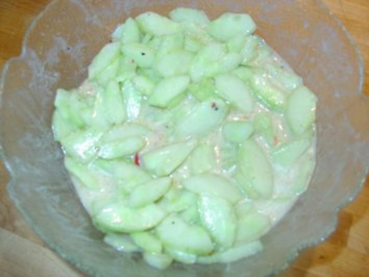 Gurkensalat mit Wasabi-Joghurt-Dressing - Rezept