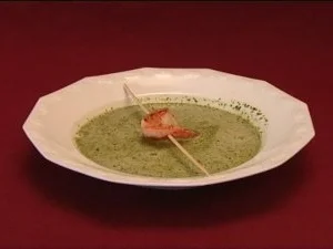 Rucola-Creme-Suppe mit Scampi (Juliette Schoppmann) - Rezept