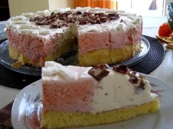 Erdbeer-Stracciatella-Torte - Rezept