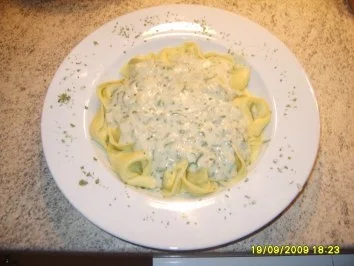 Tortellini mit Petersiliensoße - Rezept