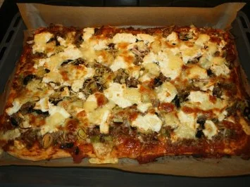 Griechische Hackfleischpizza - Rezept
