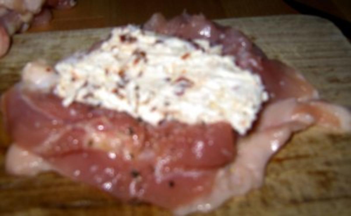 Hähnchenrouladen mit Tomaten-Knoblauch-Sosse und Rosmarin-Drillingen - Rezept - Bild Nr. 7