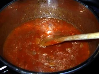 Rezept: Hähnchenrouladen mit Tomaten-Knoblauch-Sosse und Rosmarin-Drillingen Bild Nr. 12 Hähnchenrouladen mit Tomaten-Knoblauch-Sosse und Rosmarin-Drillingen - Rezept - Bild Nr. 12