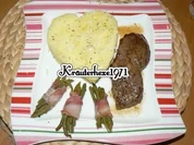 Rinderhüftsteak mit Kartoffelparmesanpüree und Böhnchen im Speckmantel - Rezept