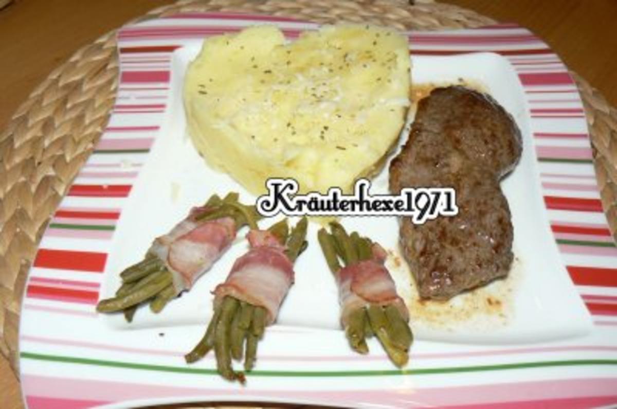 Rinderhüftsteak mit Kartoffelparmesanpüree und Böhnchen im Speckmantel - Rezept - Bild Nr. 4