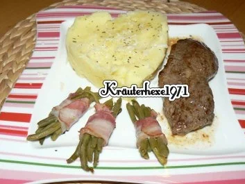 Rezept: Rinderhüftsteak mit Kartoffelparmesanpüree und Böhnchen im Speckmantel Bild Nr. 4 Rinderhüftsteak mit Kartoffelparmesanpüree und Böhnchen im Speckmantel - Rezept - Bild Nr. 4