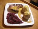 Schweinekotelett mit Knödel und Blaukraut - Rezept