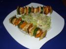 Minimaultaschen-Hähnchenfilet-Gemüse-Spieße mit Eisbergsalat - Rezept