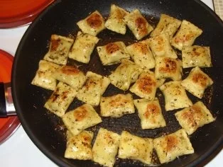 Minimaultaschen-Hähnchenfilet-Gemüse-Spieße mit Eisbergsalat - Rezept - Bild Nr. 4