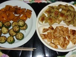 Minimaultaschen-Hähnchenfilet-Gemüse-Spieße mit Eisbergsalat - Rezept - Bild Nr. 5