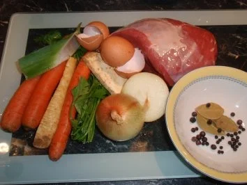 Klare Rindsuppe - Rezept