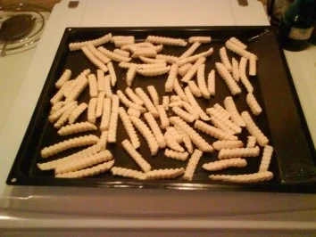 Geflügel: Chili-Putenschnitzel mit Pommes und Bratensoße - Rezept - Bild Nr. 4