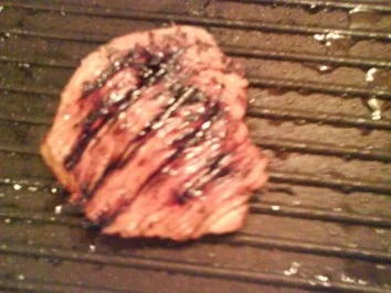 Geflügel: Chili-Putenschnitzel mit Pommes und Bratensoße - Rezept - Bild Nr. 7