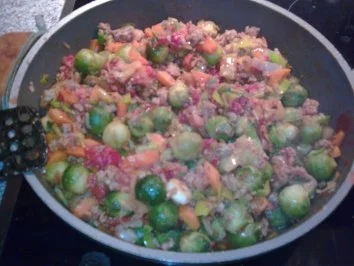 Rezept: Toffelpüüüü-Rosenkohl-Bolognese-Auflauf Bild Nr. 8 Toffelpüüüü-Rosenkohl-Bolognese-Auflauf - Rezept - Bild Nr. 8