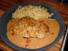 Geflügel: Sanft gebratene Putenschnitzel auf Paprika-Käse-Sosse! - Rezept