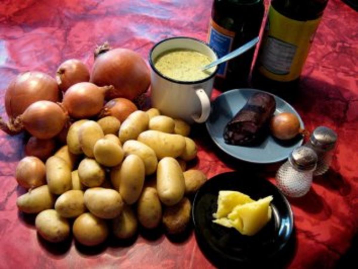 Pellkartoffeln mit "Zwiebelstippe" und Blutwurstsalat - Rezept - Bild Nr. 2