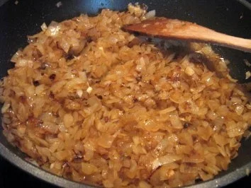 Pellkartoffeln mit "Zwiebelstippe" und Blutwurstsalat - Rezept - Bild Nr. 3