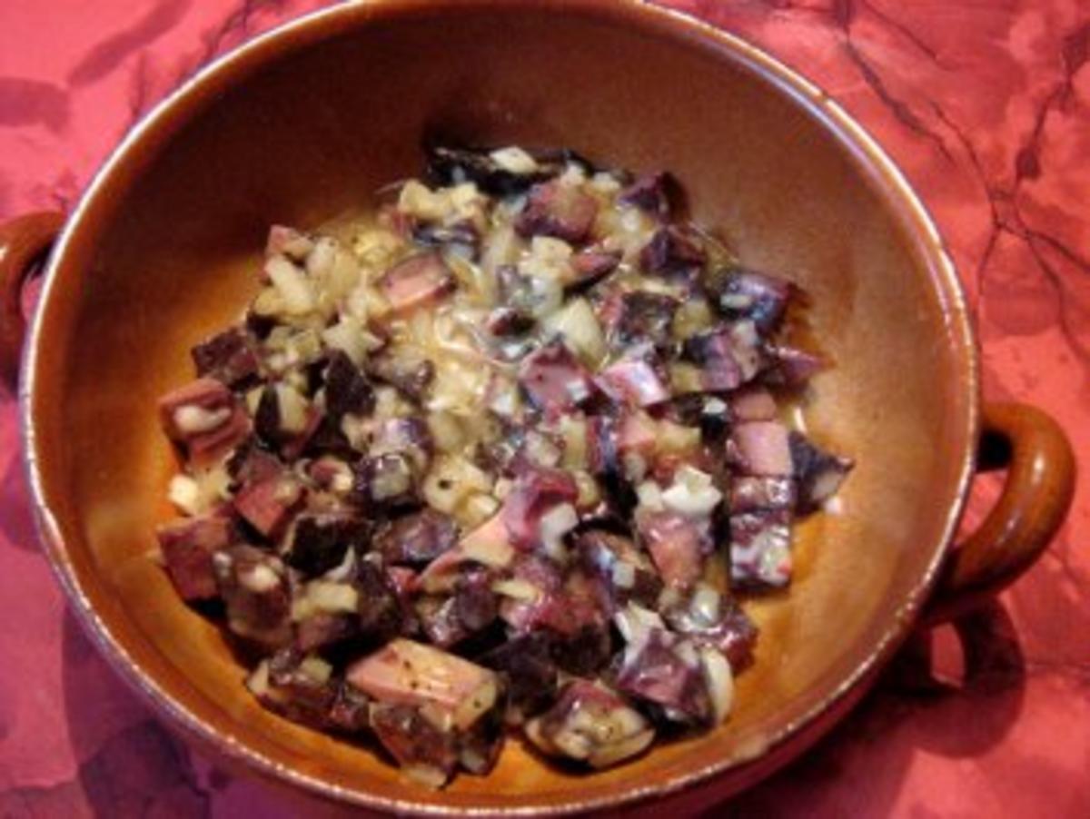 Pellkartoffeln mit "Zwiebelstippe" und Blutwurstsalat - Rezept - Bild Nr. 4