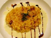 Rezept: Risotto mit gelbem Kรผrbis und Amaretti an Gorgonzolasoรe Risotto mit gelbem Kรผrbis und Amaretti an Gorgonzolasoรe - Rezept