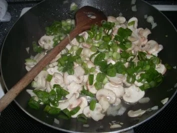 Rezept: Crepe mit Champignons in Rahmsauce Bild Nr. 2 Crepe mit Champignons in Rahmsauce - Rezept - Bild Nr. 2