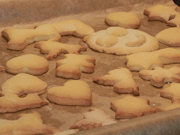 Weihnachtsbäckerei - Klassische Butterplätzchen - Rezept - Bild Nr. 2