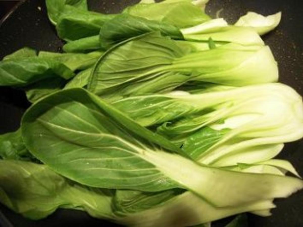 Pak Choi Gemüse mit Putenstreifen, Soja- und Bambussprossen - Rezept ...