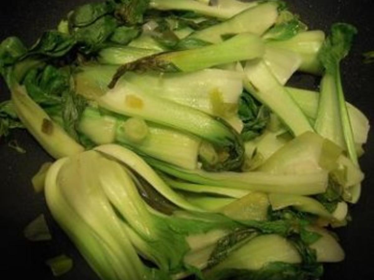 Pak Choi Gemüse mit Putenstreifen, Soja- und Bambussprossen - Rezept ...