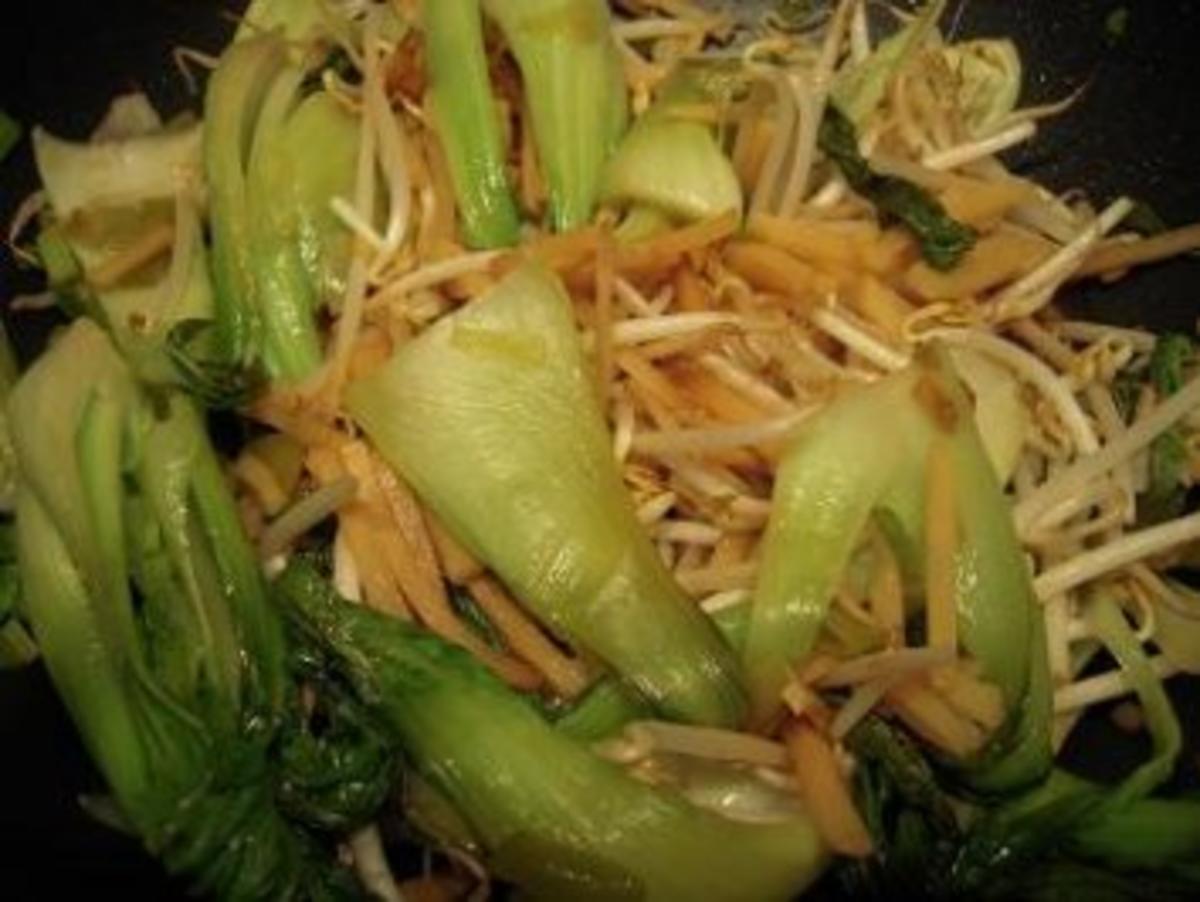 Pak Choi Gemüse mit Putenstreifen, Soja- und Bambussprossen - Rezept - Bild Nr. 9