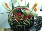 Obstsalat mit eßbaren Kallablüten - Rezept