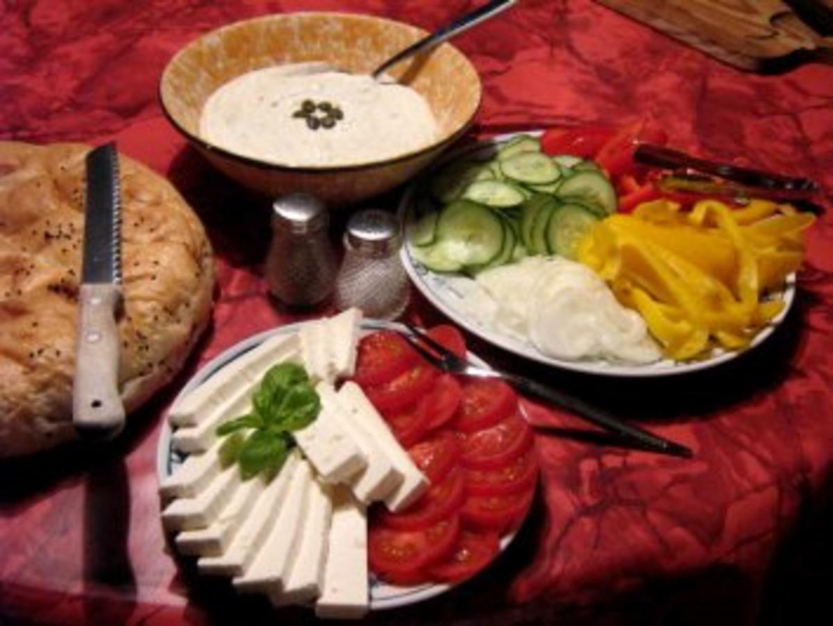 Pita mit Schafskäse und Gemüse - Rezept - kochbar.de