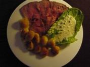 Roastbeef mit Bratkartoffeln und Remouladensauce - Rezept
