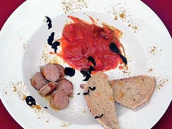 Currywurst an Trüffelauszug mit Weißbrot - Rezept