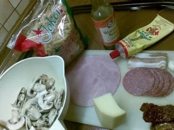 Verschärfte Pilz-Rahm-Sosse im Nudelkranz - Rezept - Bild Nr. 2