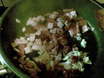 Verschärfte Pilz-Rahm-Sosse im Nudelkranz - Rezept - Bild Nr. 3