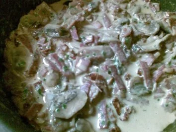 Verschärfte Pilz-Rahm-Sosse im Nudelkranz - Rezept - Bild Nr. 5