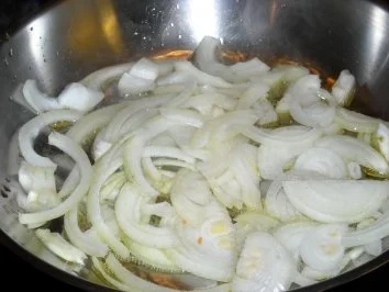 Putenhackbällchen in Curry-Zwiebel-Sauce - Rezept - Bild Nr. 6