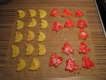 Rezept: "KEKSE" Bunte Ausstechplätzchen "KEKSE" Bunte Ausstechplätzchen - Rezept